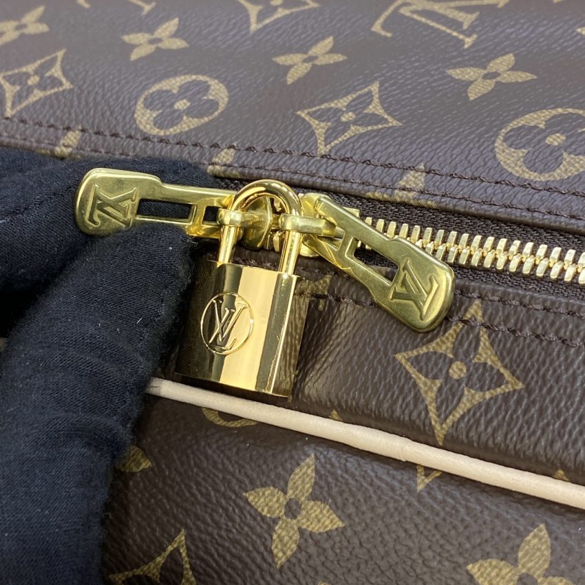 Replica Louis Vuitton Hunting Bag